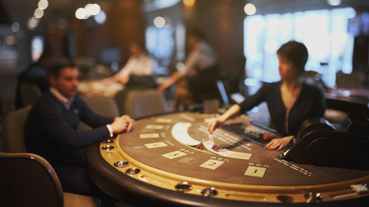 Lavorare come croupier: cosa sapere su questo lavoro Lavorare come croupier: cosa sapere su questo lavoro
